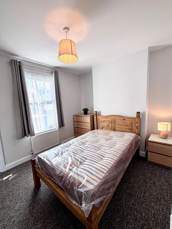 Room Thornhill Place in Maidstone