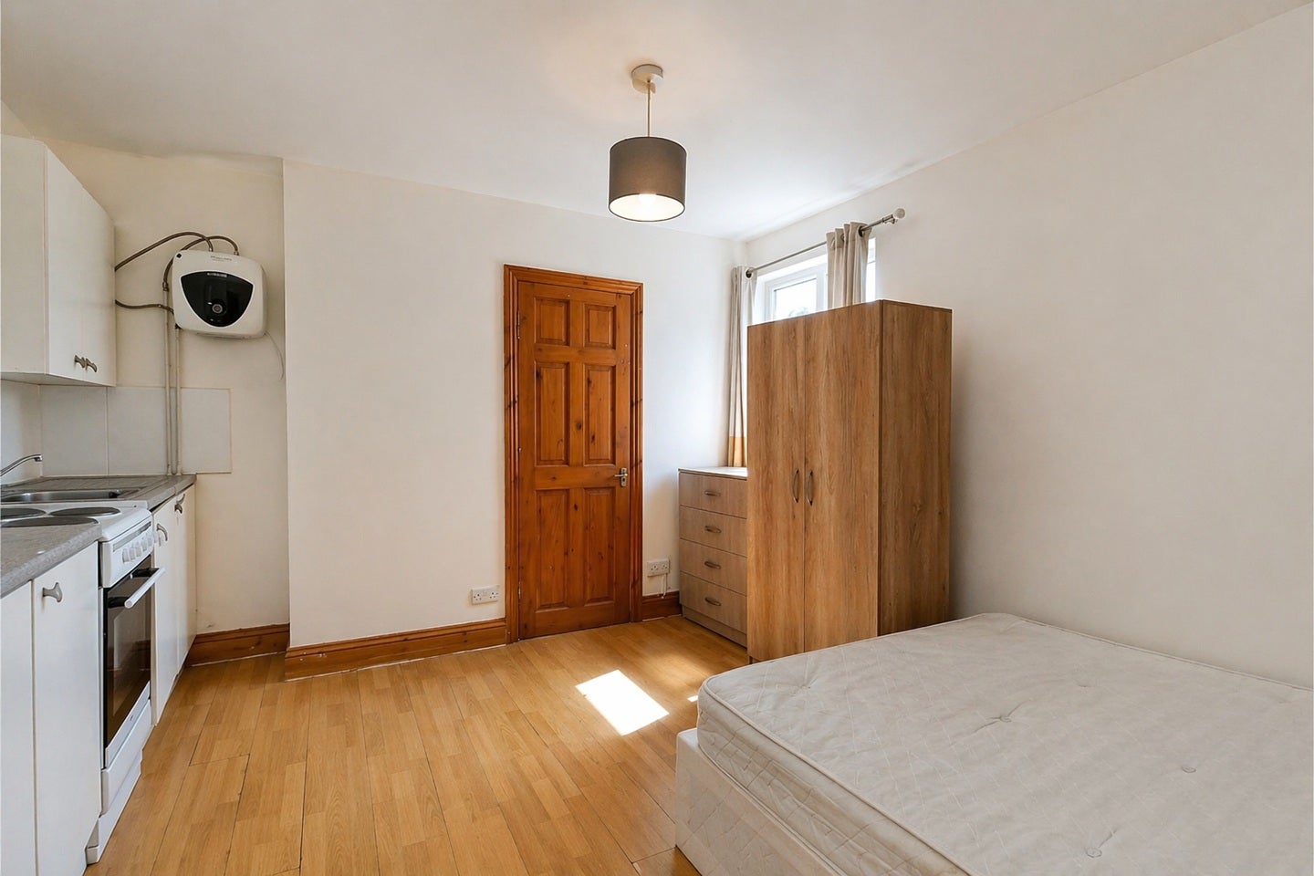 Room Bradbury Street in Greater London