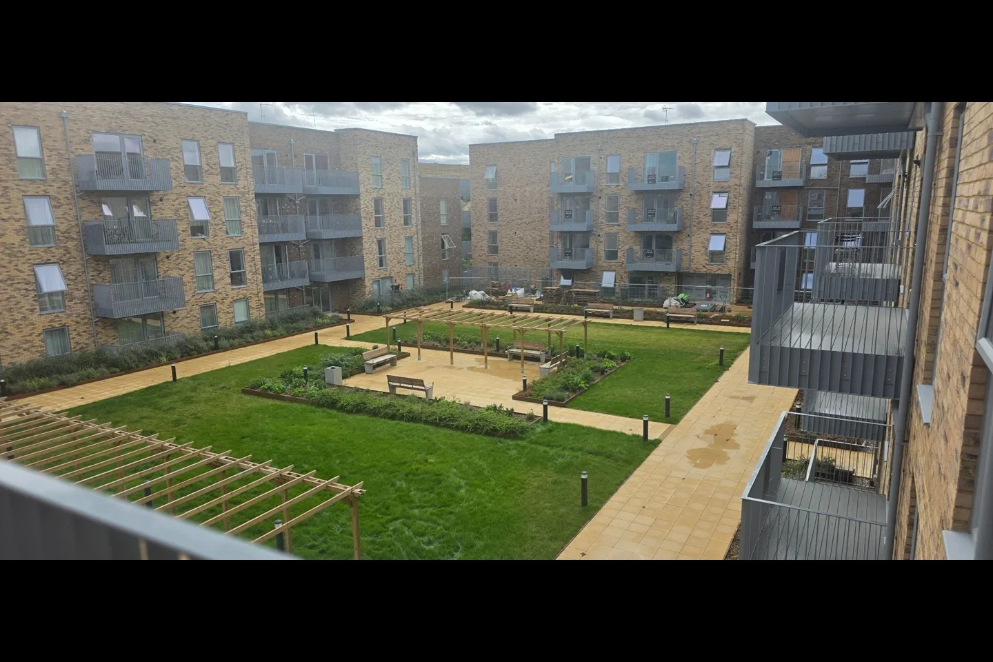Flat Crossways Boulevard in Dartford