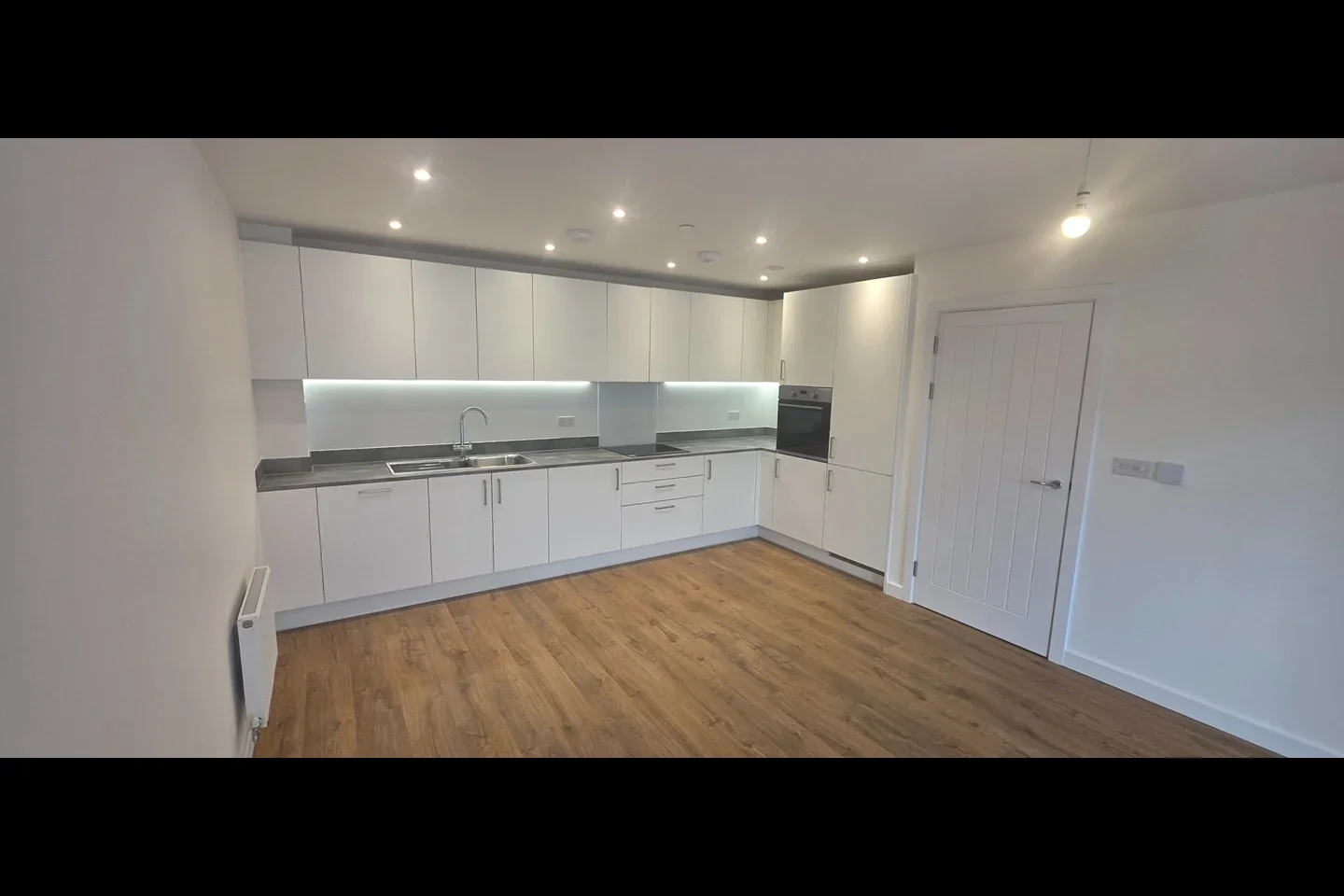 Flat Crossways Boulevard in Dartford
