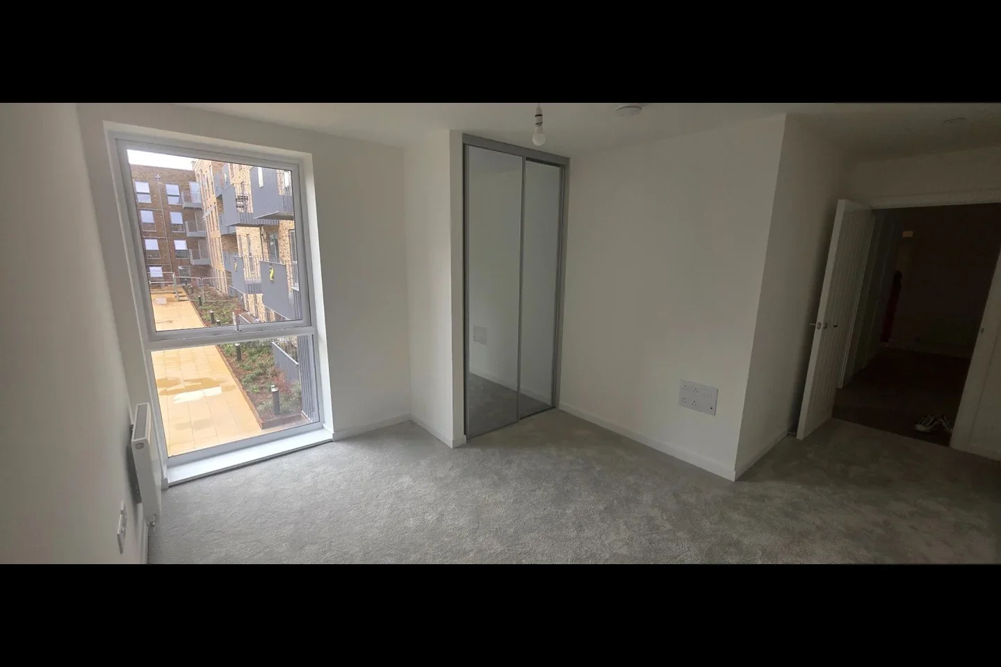 Flat Crossways Boulevard in Dartford
