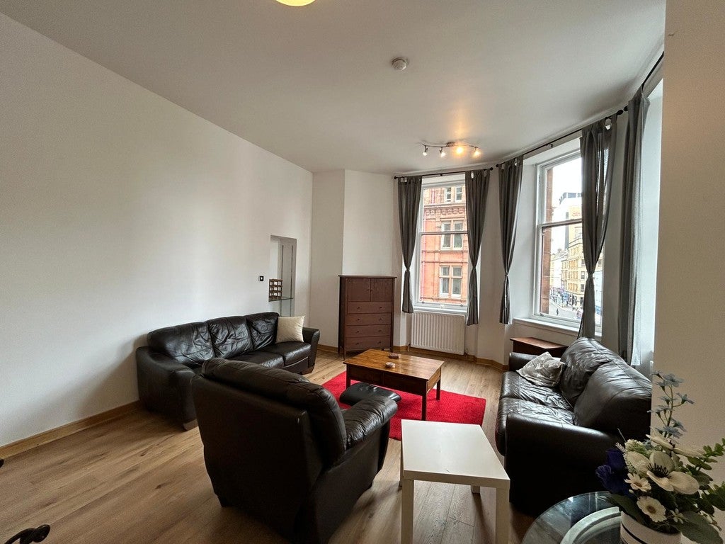 Flat Renfield Street in Glasgow