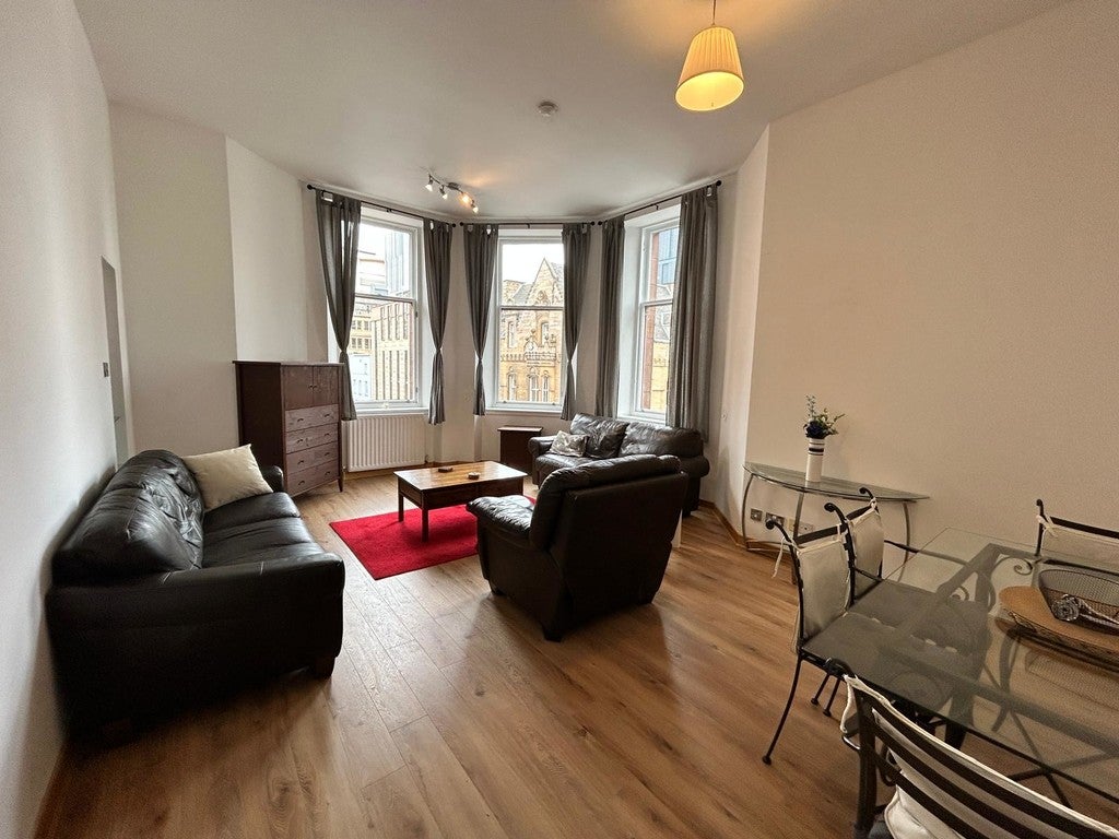 Flat Renfield Street in Glasgow