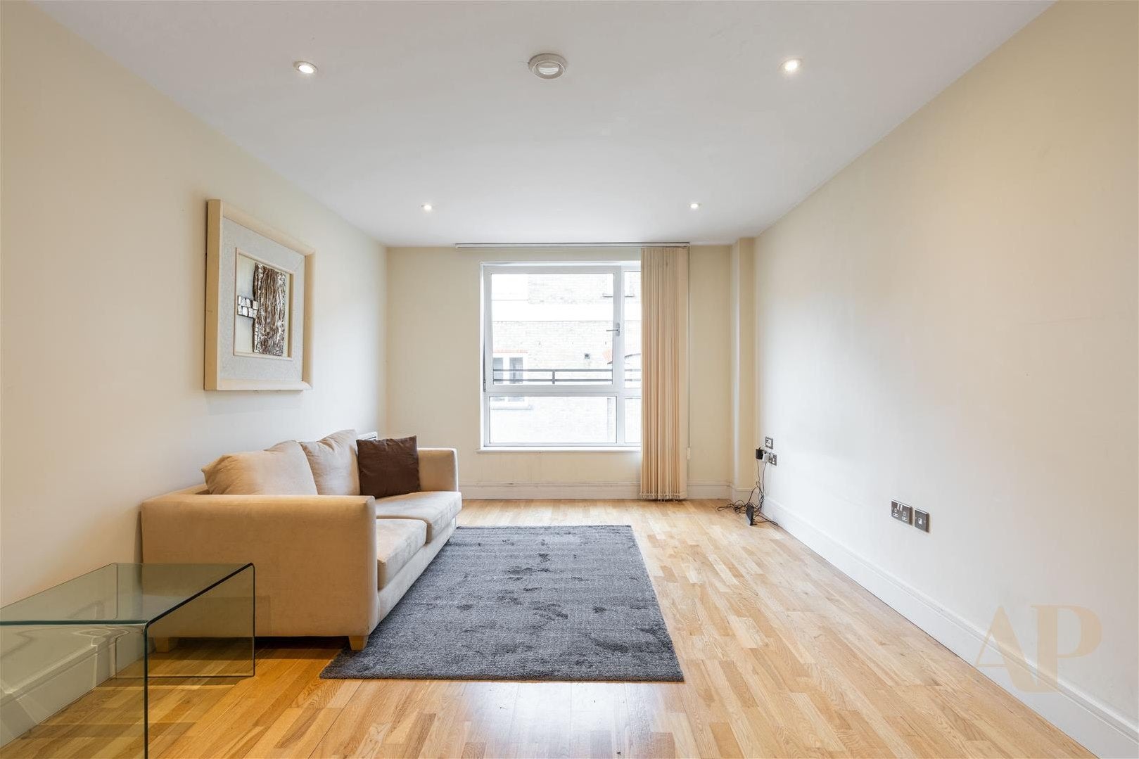 Flat Cheshire Street in Greater London