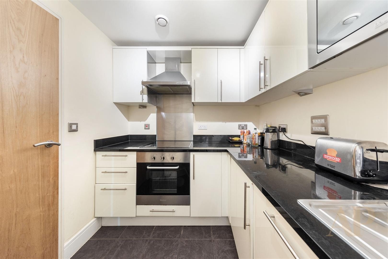 Flat Cheshire Street in Greater London