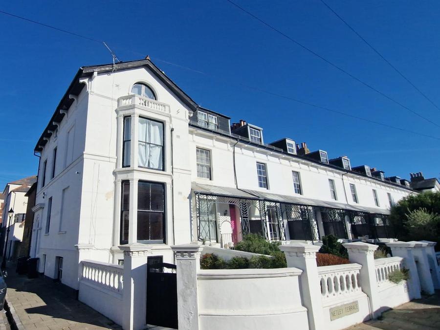 Flat Netley Terrace in Portsmouth