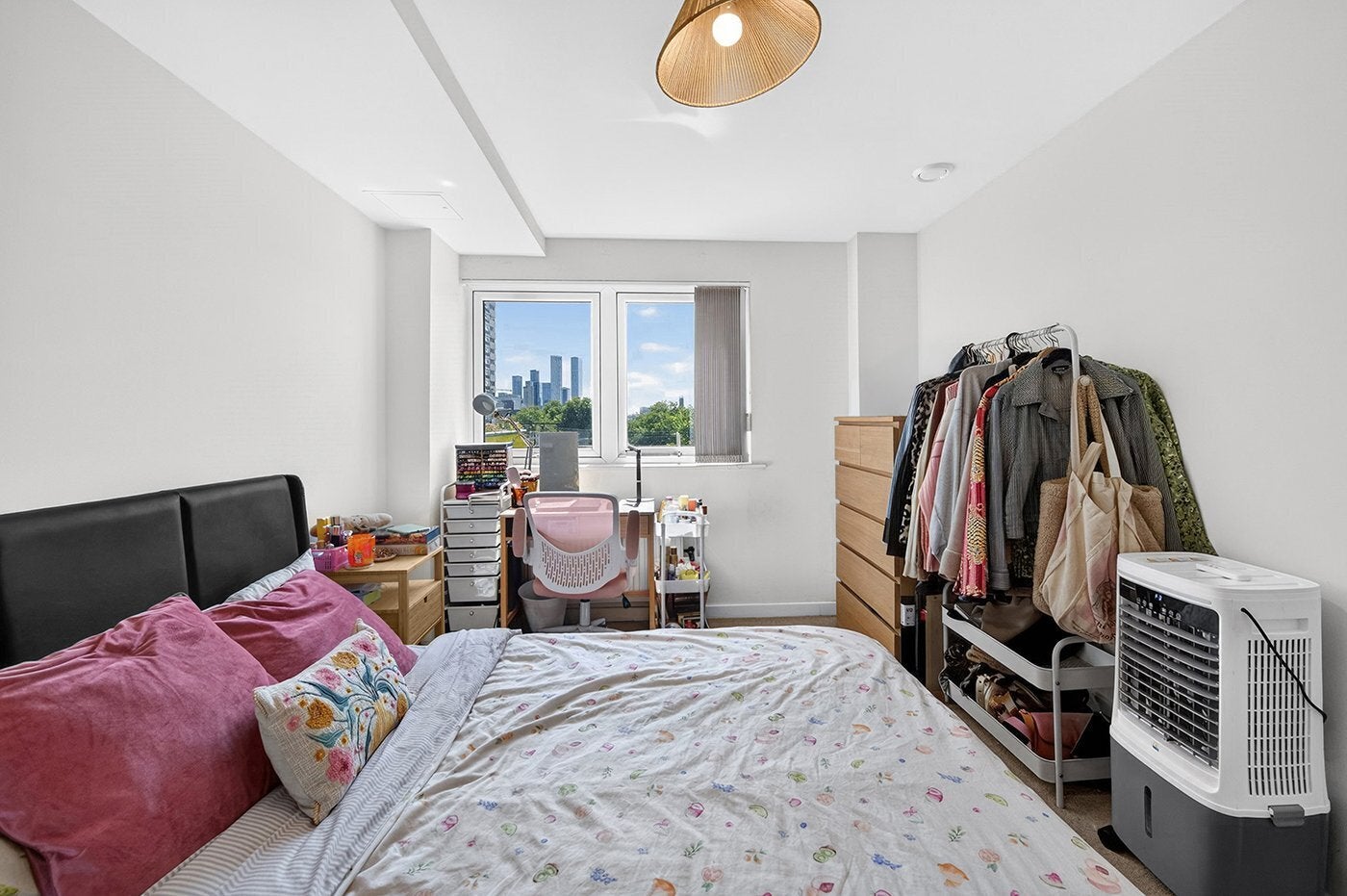 Flat Wager Street in Greater London