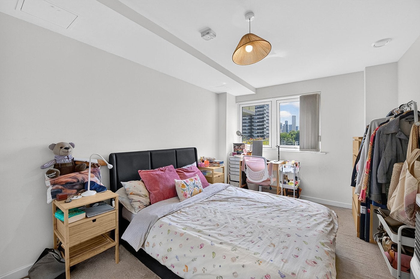 Flat Wager Street in Greater London