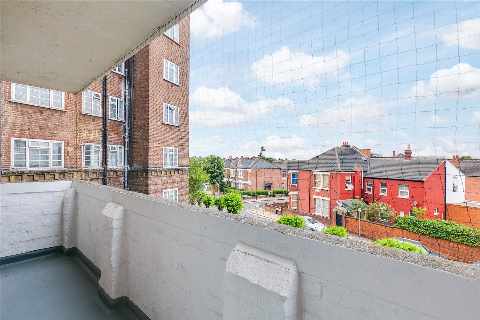 Flat Oaklands Road in Greater London