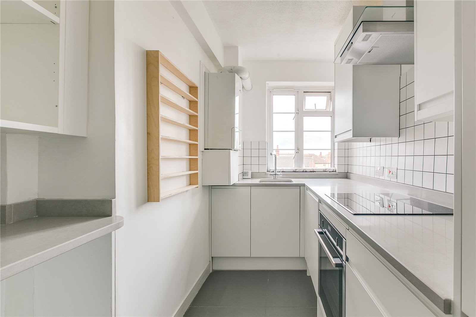 Flat Oaklands Road in Greater London