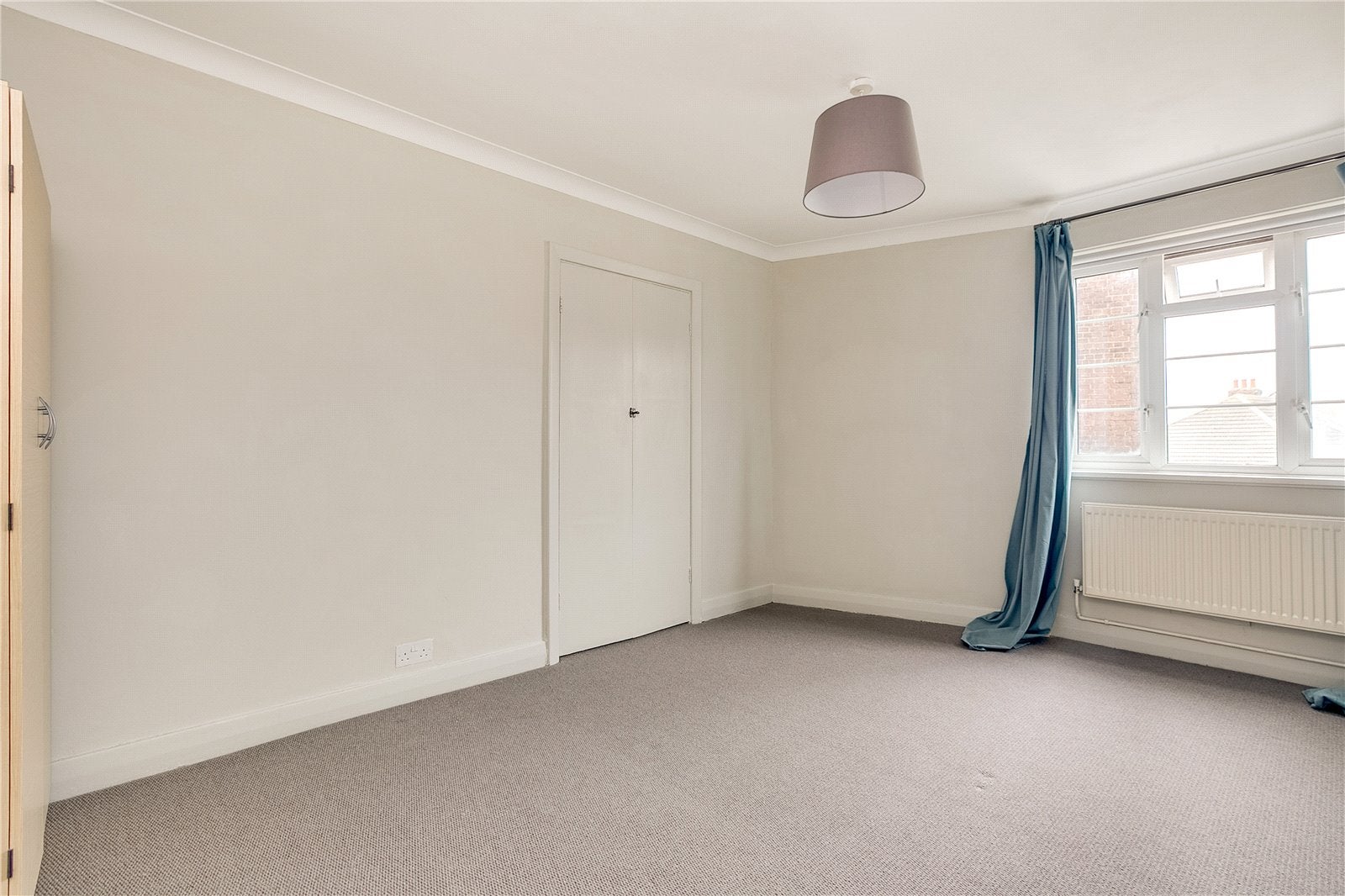 Flat Oaklands Road in Greater London