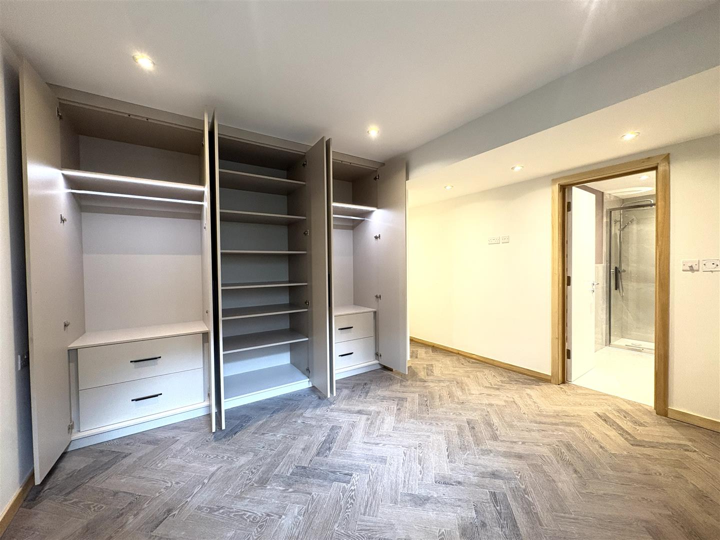 Flat Goldney Road in City of Westminster