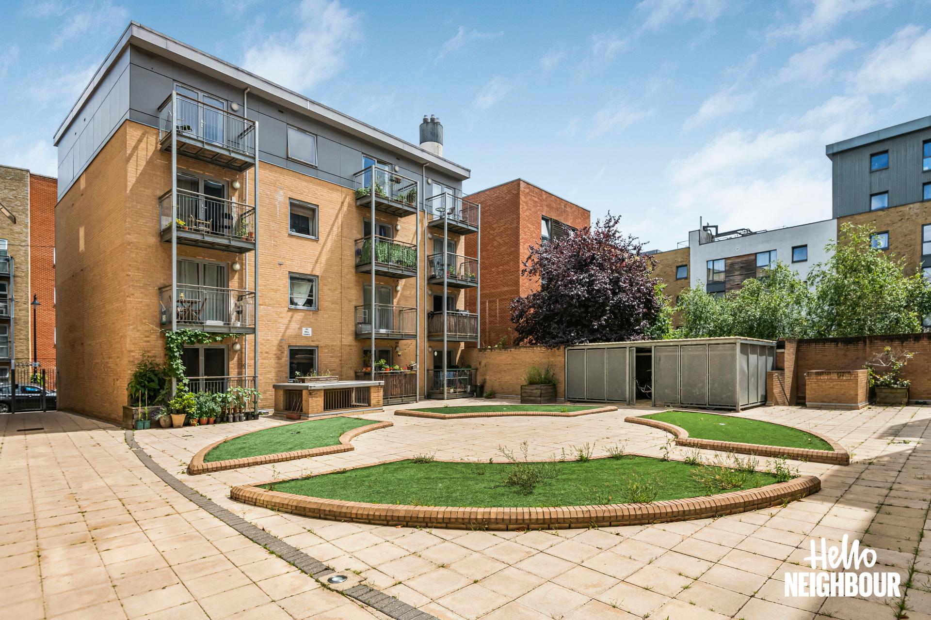 Flat Peckham Grove in Greater London