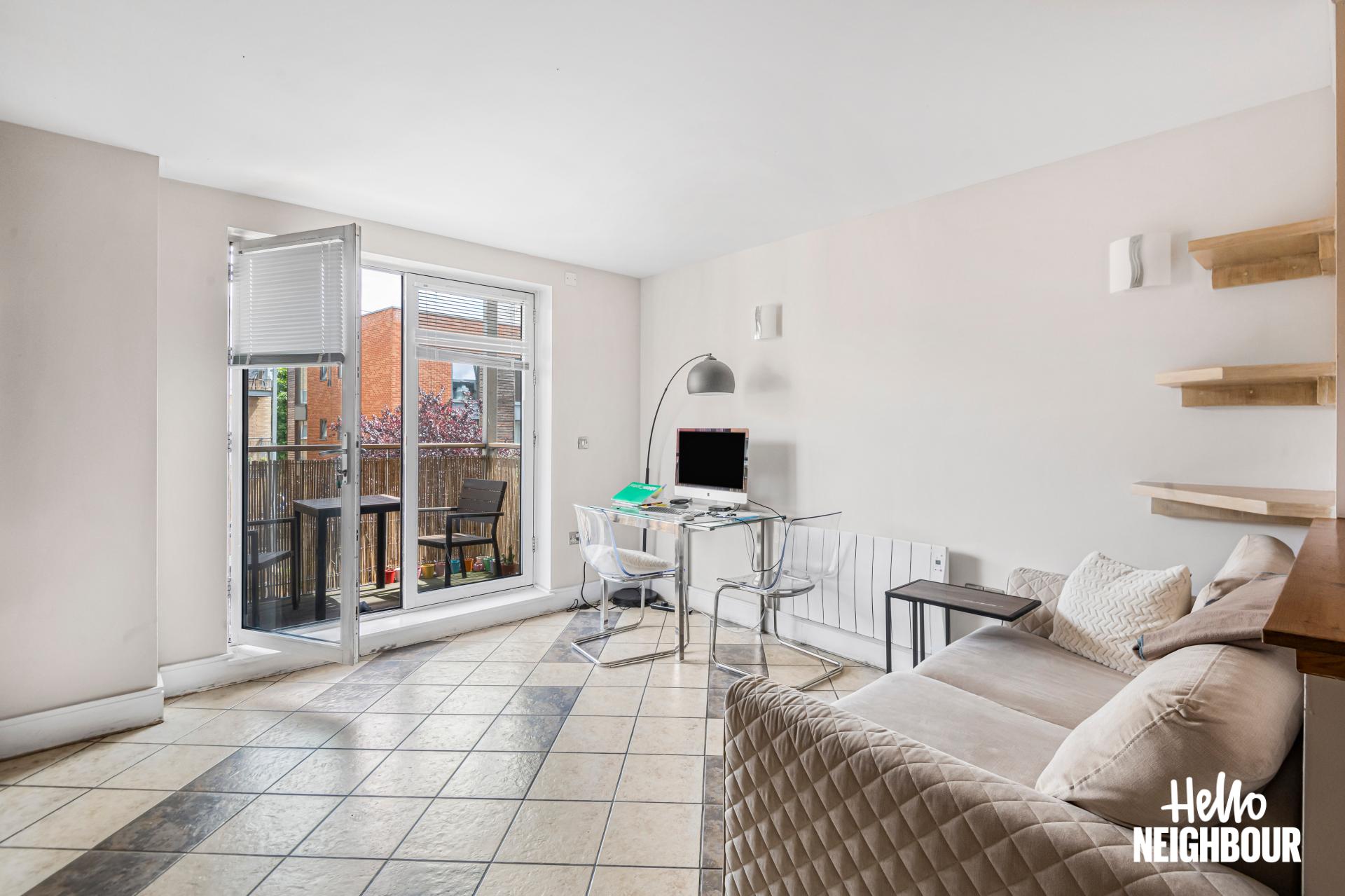 Flat Peckham Grove in Greater London