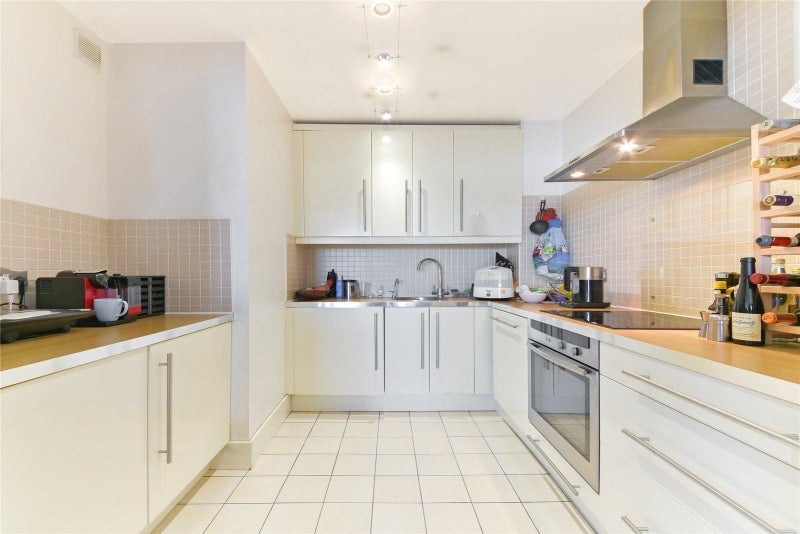 Flat Westferry Road in Greater London