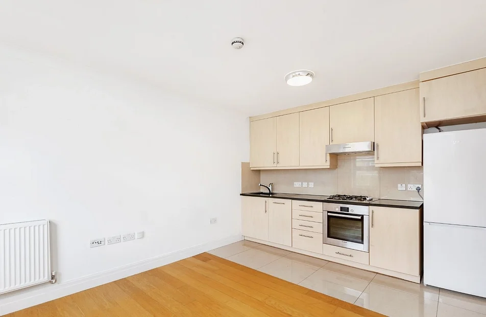 Flat Rathgar Avenue in Greater London