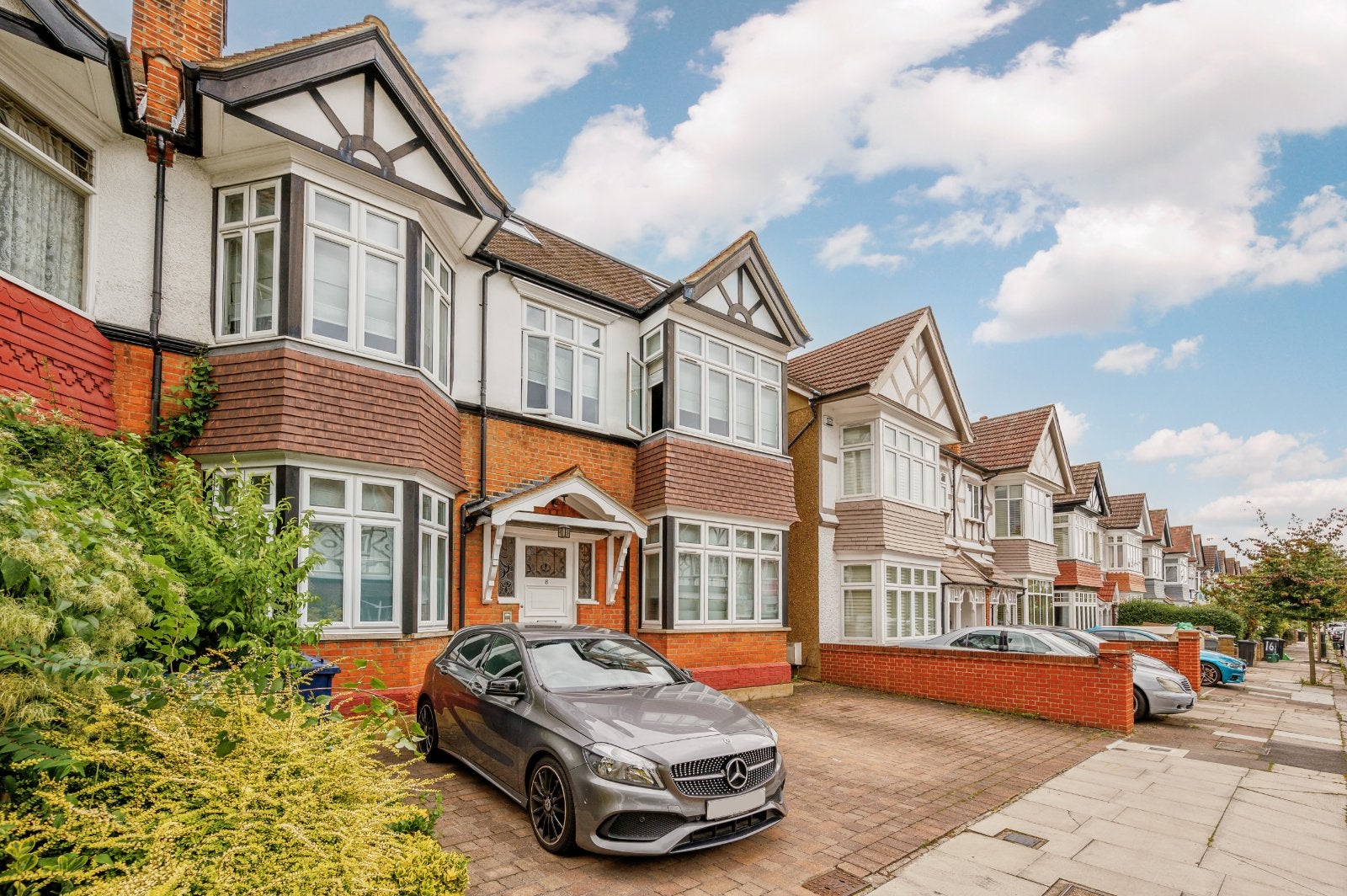 Flat Rathgar Avenue in Greater London