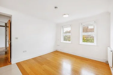 Flat Rathgar Avenue in Greater London