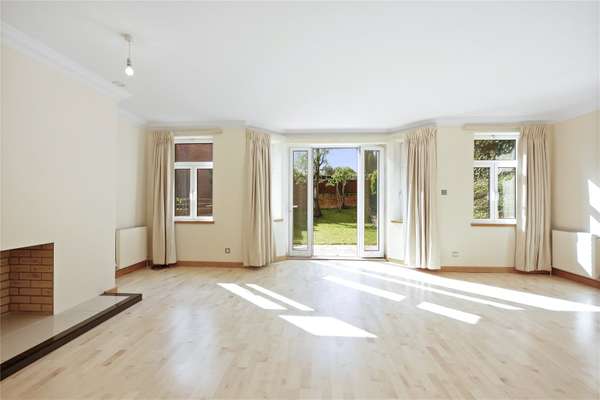 Flat Greenaway Gardens in Greater London