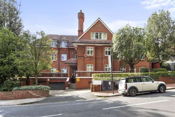 Flat Greenaway Gardens in Greater London