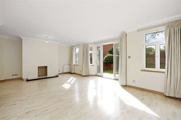 Flat Greenaway Gardens in Greater London