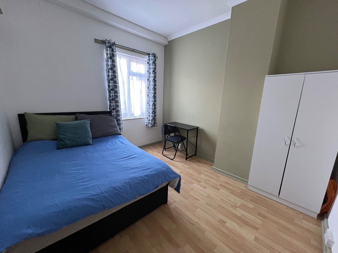Room Alma Road in Borough of Swale