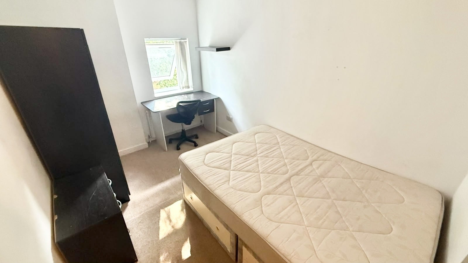 Room Heeley Road in Birmingham