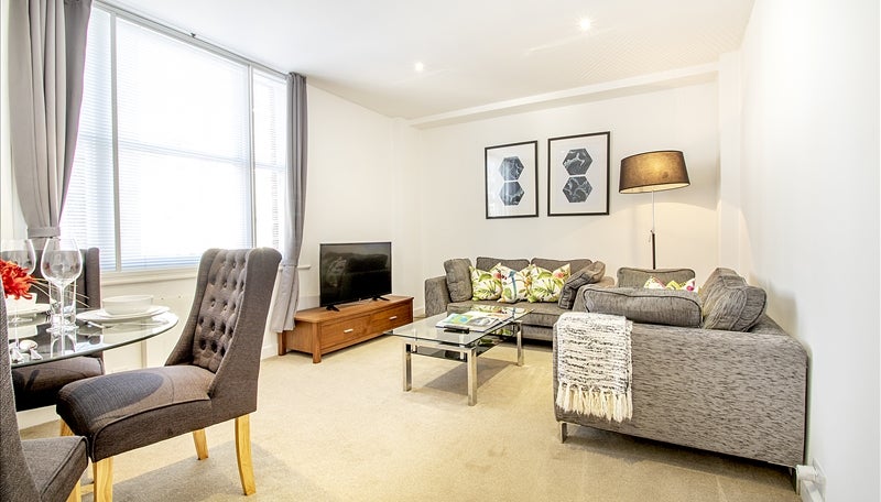 Flat Vauxhall Bridge Road in City of Westminster