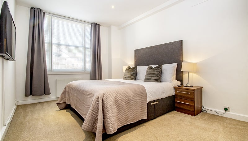 Flat Vauxhall Bridge Road in City of Westminster