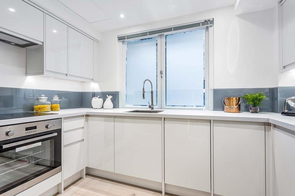 Flat Cambridge Square in City of Westminster