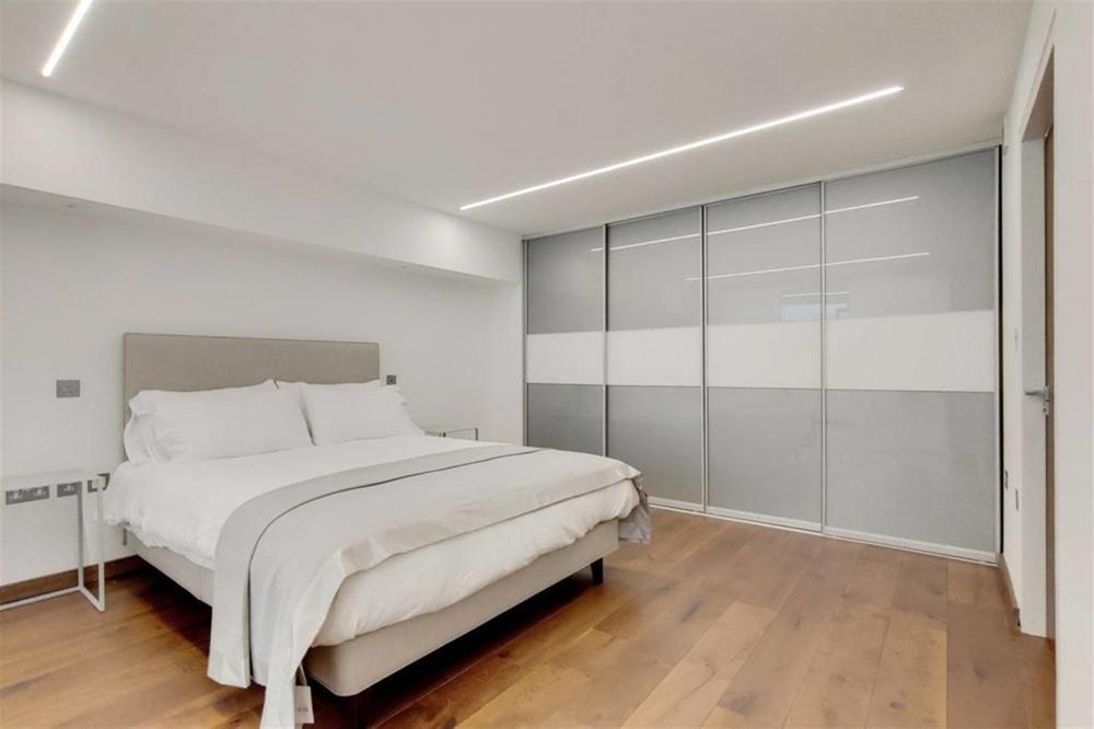 Flat Cambridge Square in City of Westminster