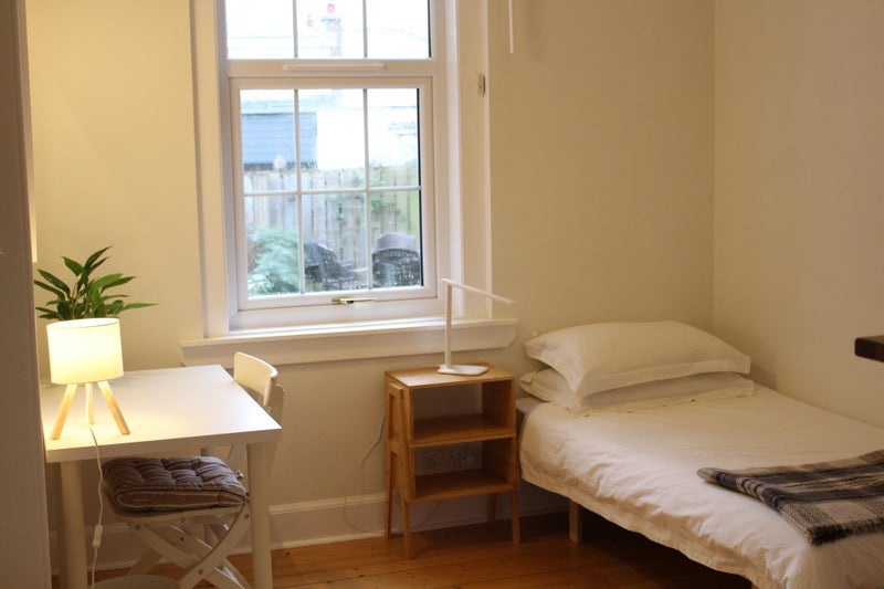 Room Orchard Crescent in City of Edinburgh