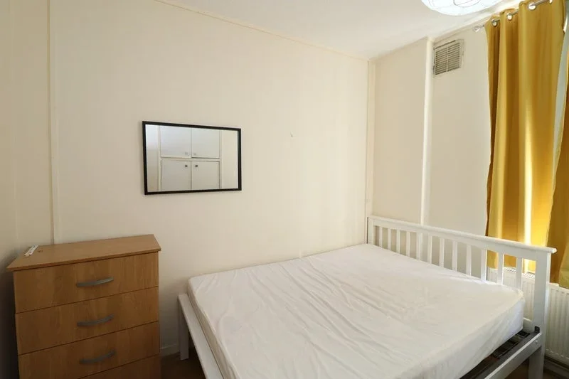 Room Liverpool Road in Greater London