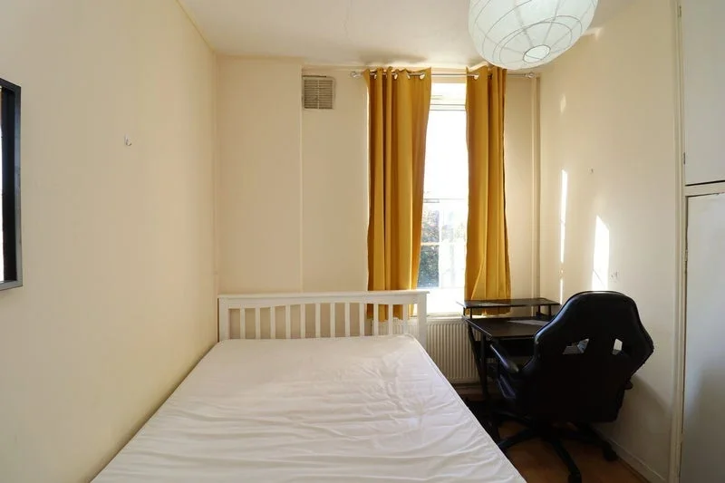 Room Liverpool Road in Greater London