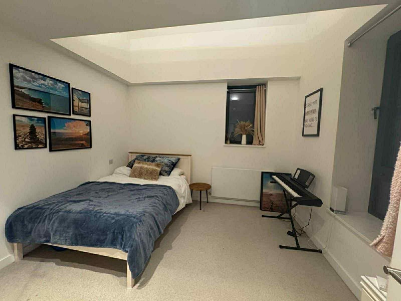 Room Crown Street in Greater London