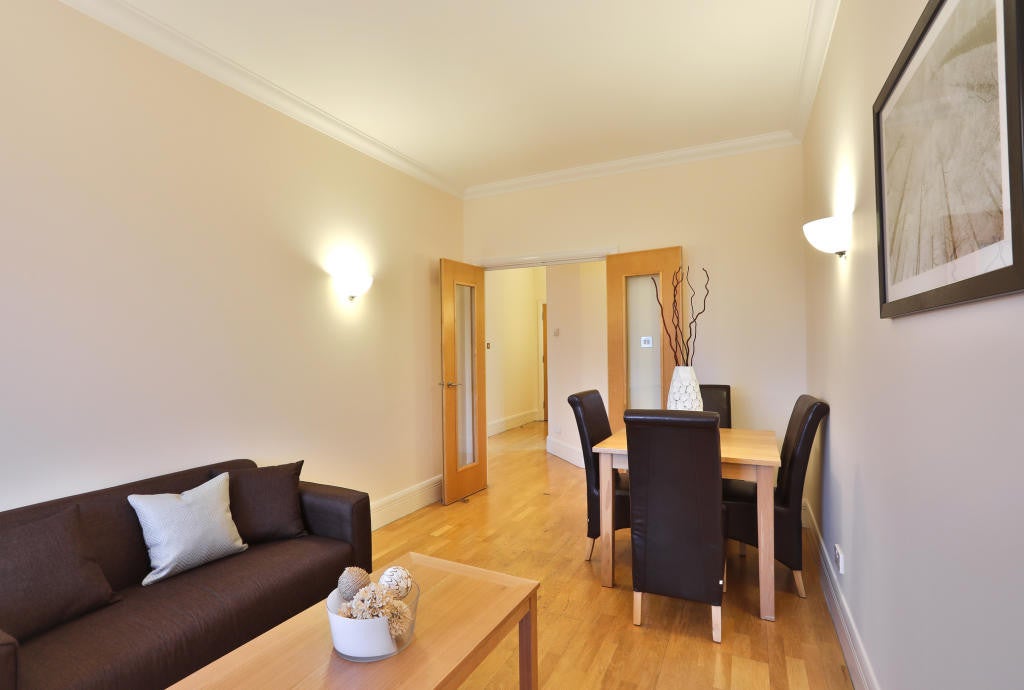 Flat Hatfields in Greater London