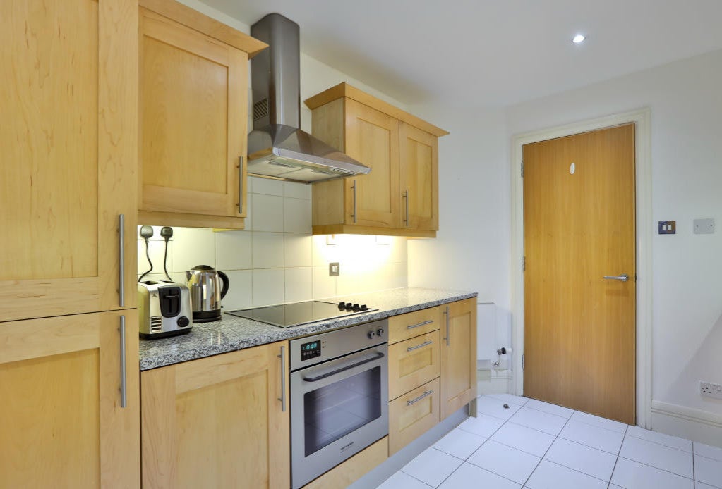Flat Hatfields in Greater London