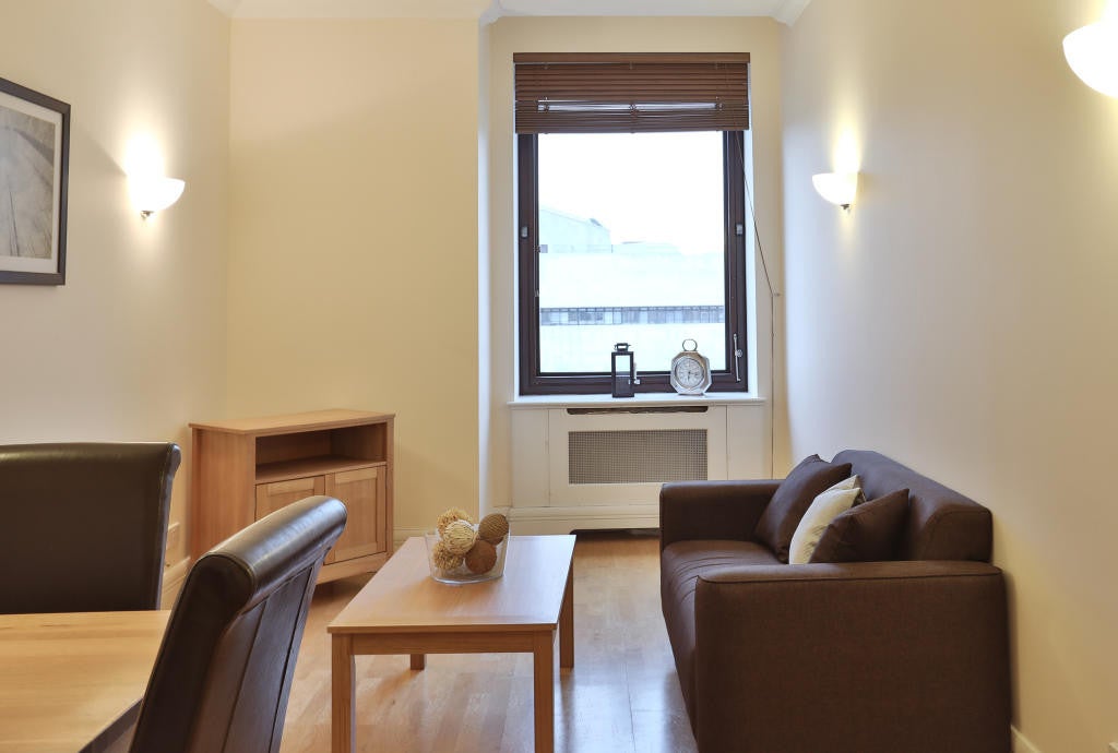 Flat Hatfields in Greater London