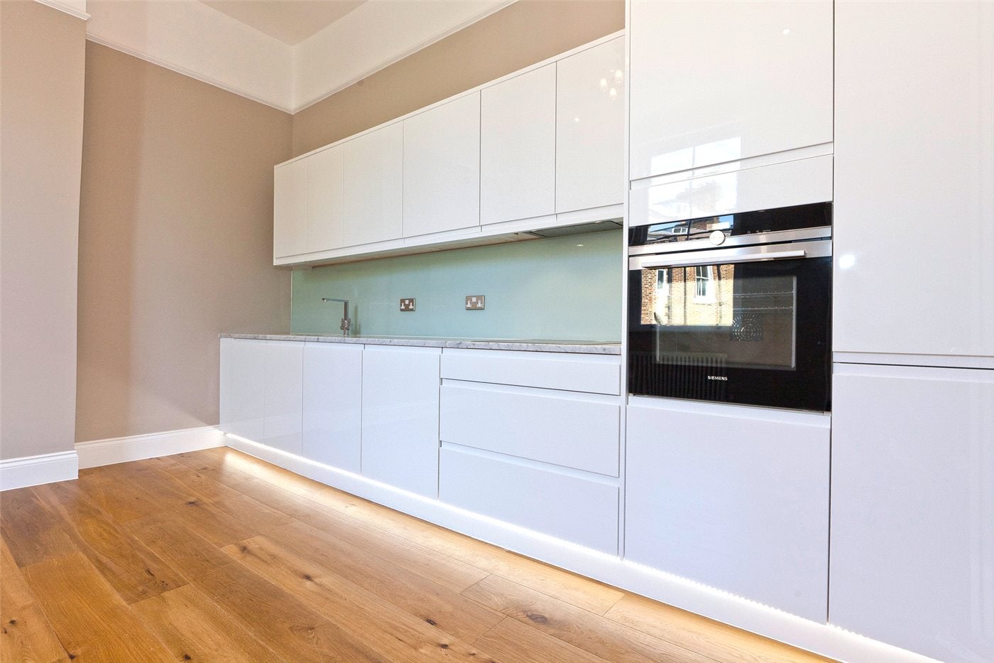 Flat Stanley Terrace in Greater London