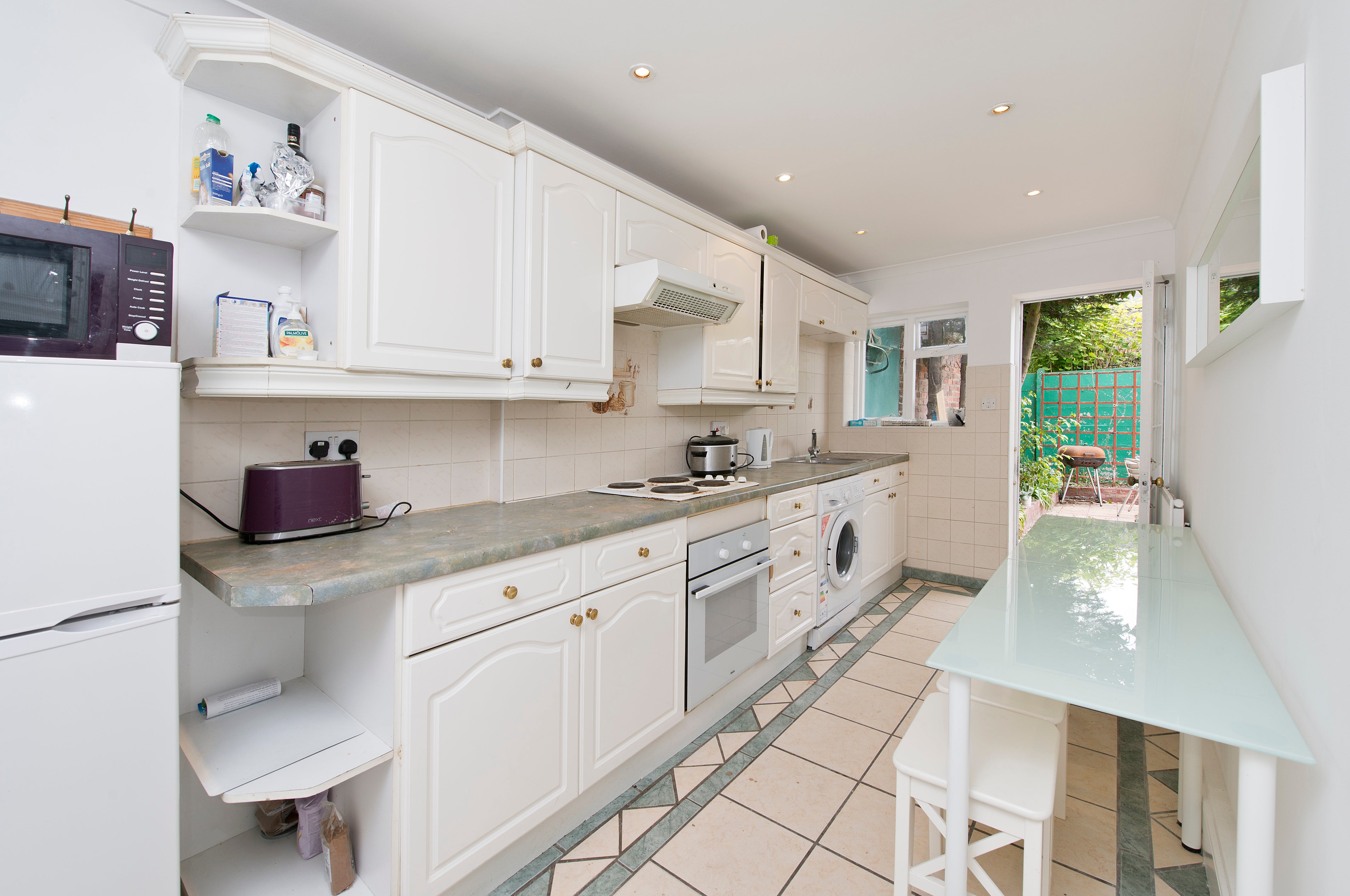 Room Frithville Gardens in Greater London