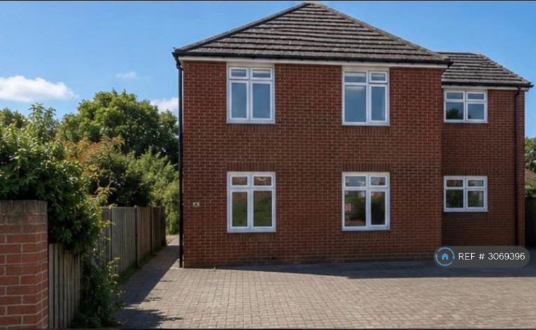 Flat Weybridge Close in Fareham