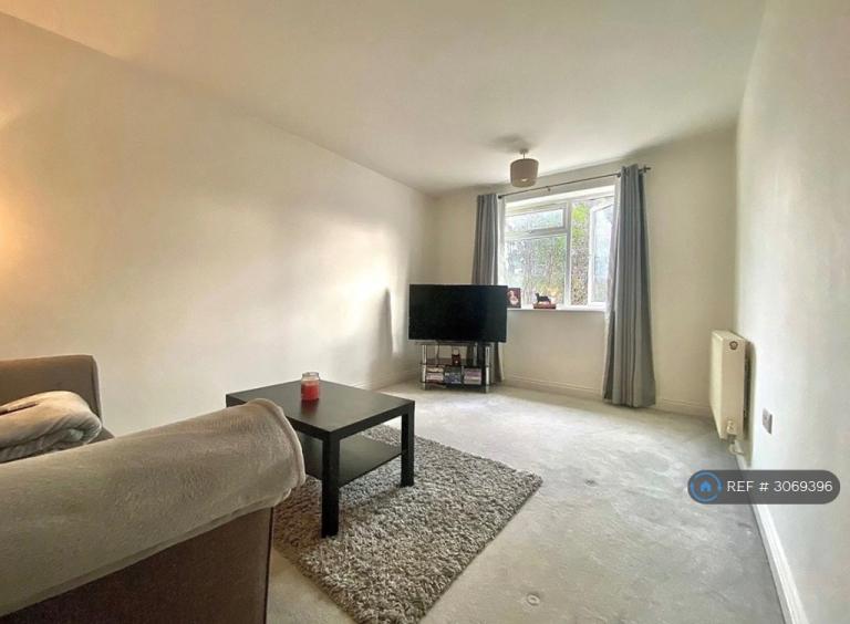 Flat Weybridge Close in Fareham