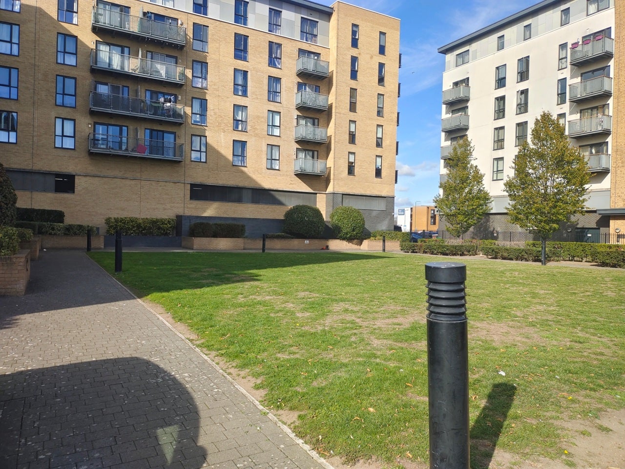 Flat Clydesdale Way in Greater London