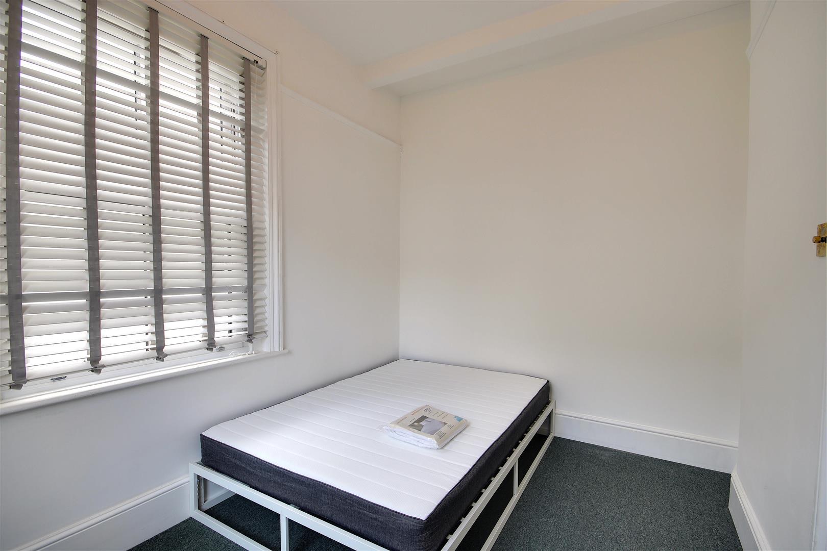 Room Wenban Road in Worthing