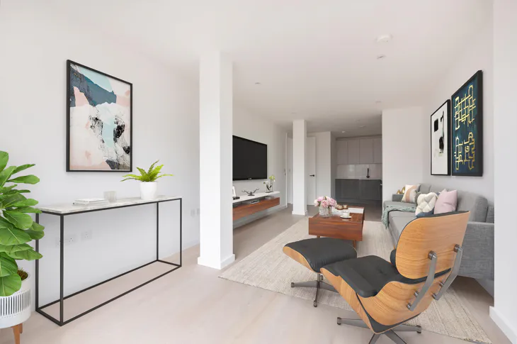 Flat Osborn Street in Greater London