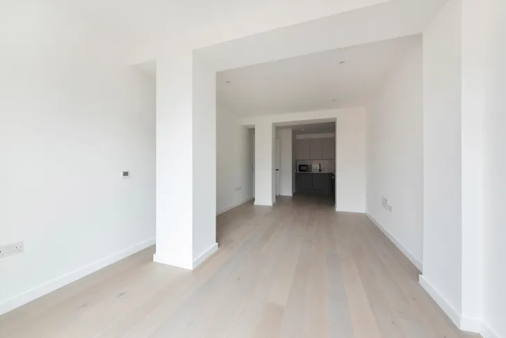 Flat Osborn Street in Greater London