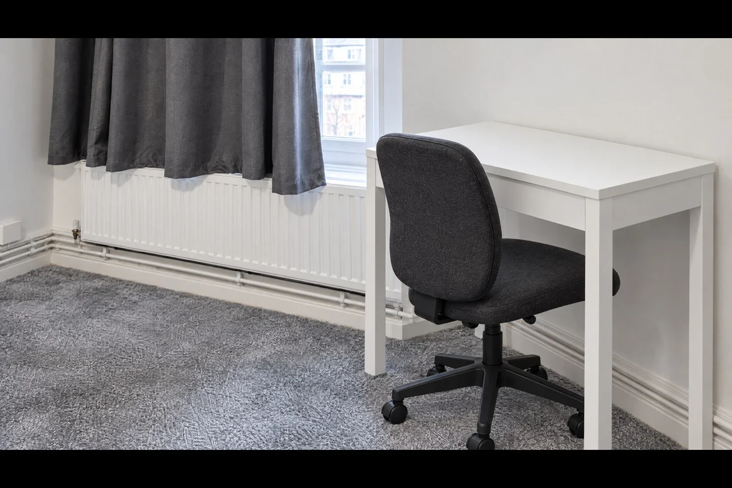 Room Atkins Road in Greater London