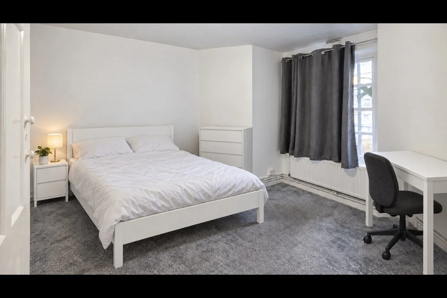 Room Atkins Road in Greater London