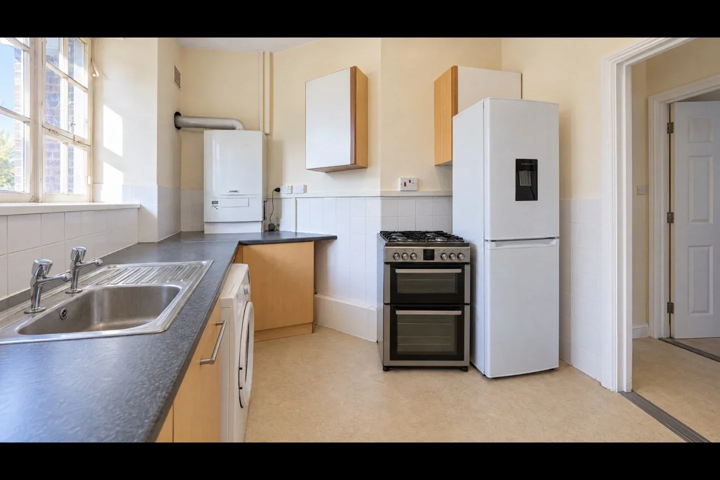 Room Atkins Road in Greater London