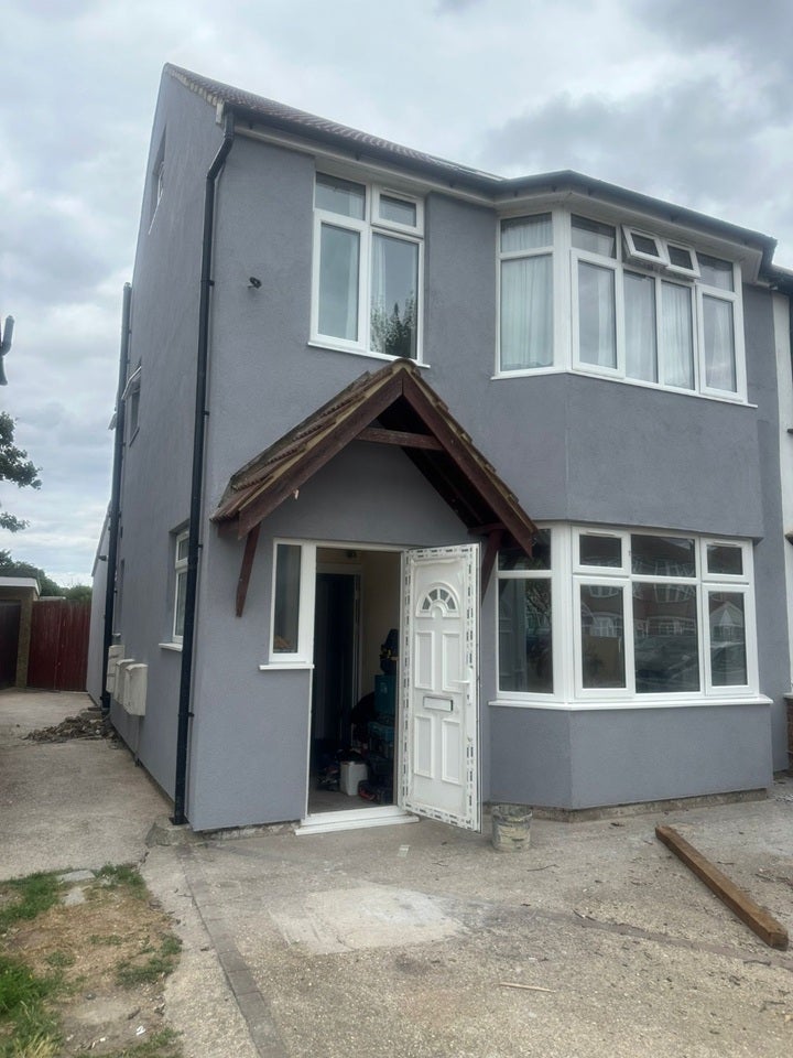 Flat Bulstrode Avenue in Greater London